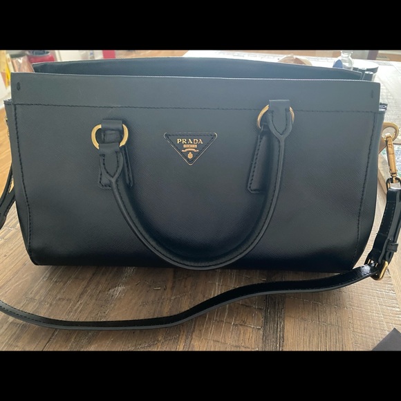 Prada Galleria Saffiano leather large bag. - Picture 2 of 6